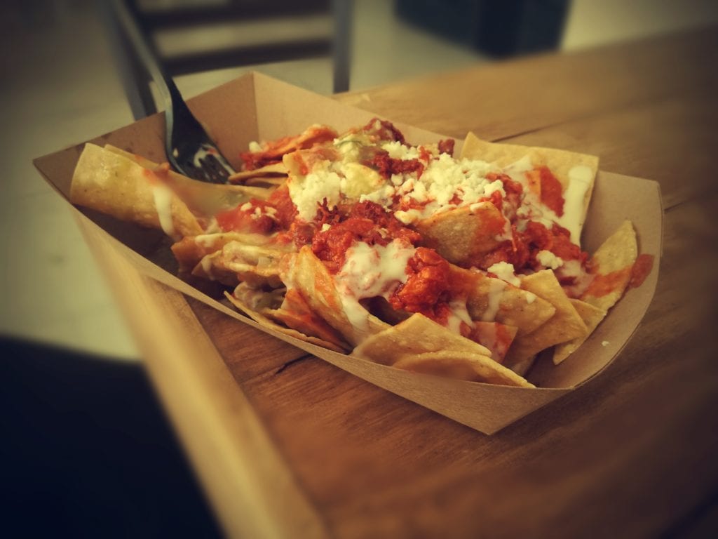 Chilaquiles - popularne meksykańskie śniadanie,
