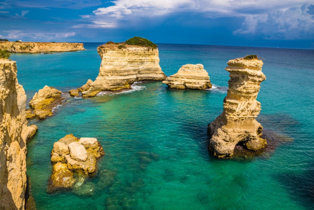 Formacje skalne w Torre dell'Orso, niedaleko Lecce