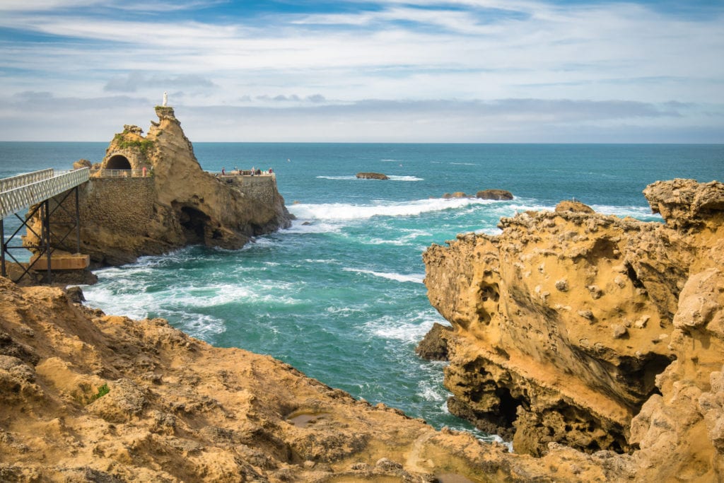 Rocher de la Vierge skała, Biarritz to surferski raj