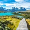 Jezioro Pehoé, w tle górskie szczyty, Chile