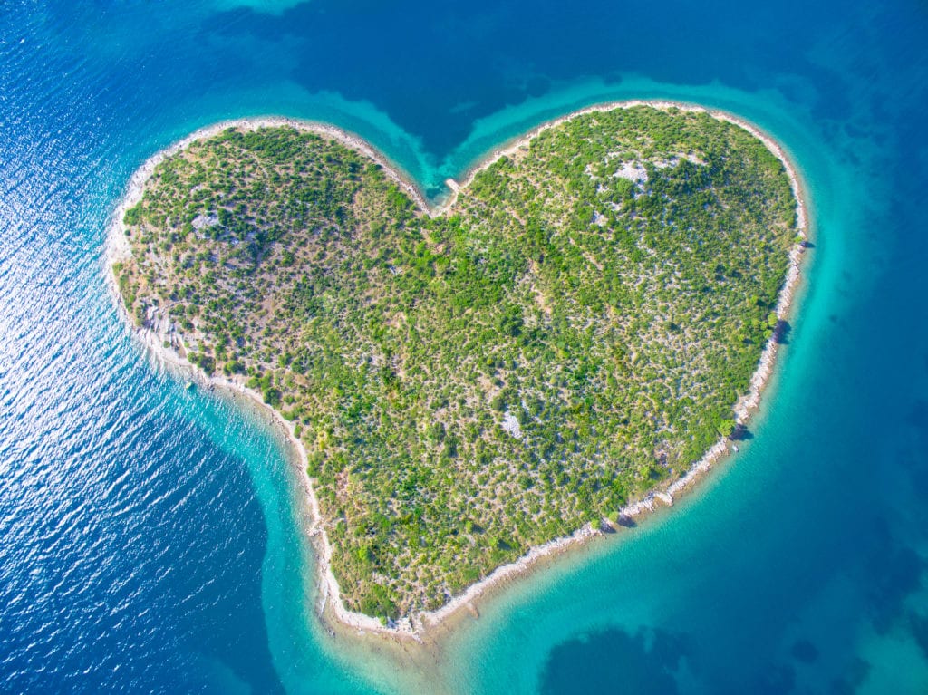 Wyspa Galešnjak położona jest niedaleko Zadaru, Chorwacja