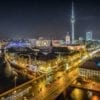 Panorama Berlina nocą, fot. Pomnik pomordowanych Żydów Europy,
