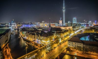 Panorama Berlina nocą, fot. Pomnik pomordowanych Żydów Europy,
