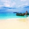 Wyspa Ko Phi Phi położona jest między wyspą Phuket a stałym lądem, Tajlandia