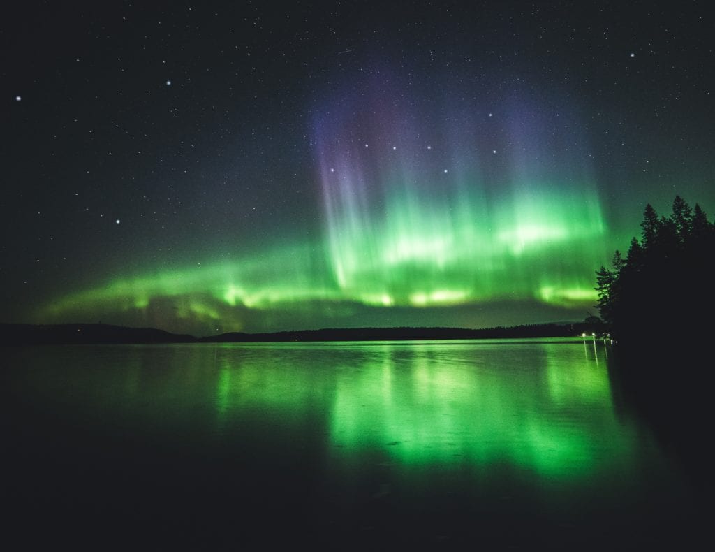 Zorza polarna nad jeziorem Kallavesi, Finlandia