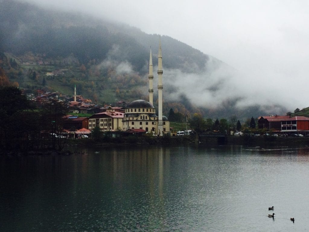 Meczet nad jeziorem Uzungöl, turcja