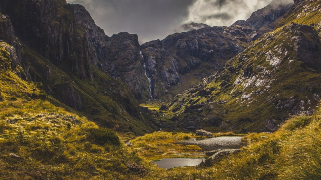 Routeburn Track położony jest w ramach Fiordland National Park, Nowa Zelandia