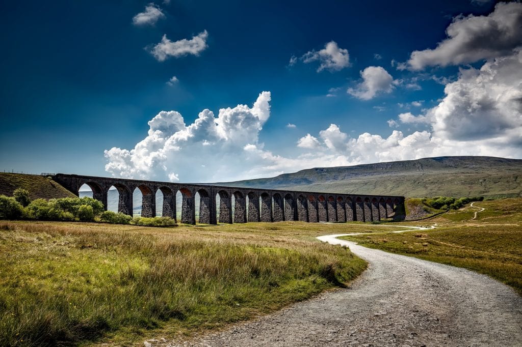 Wiadukt Ribblehead w Yorkshire, fot. David Mark Pixabay
