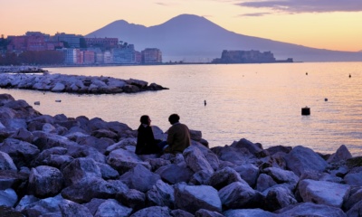 Pozzuoli - w oddali góruje Wezuwiusz, Neapo