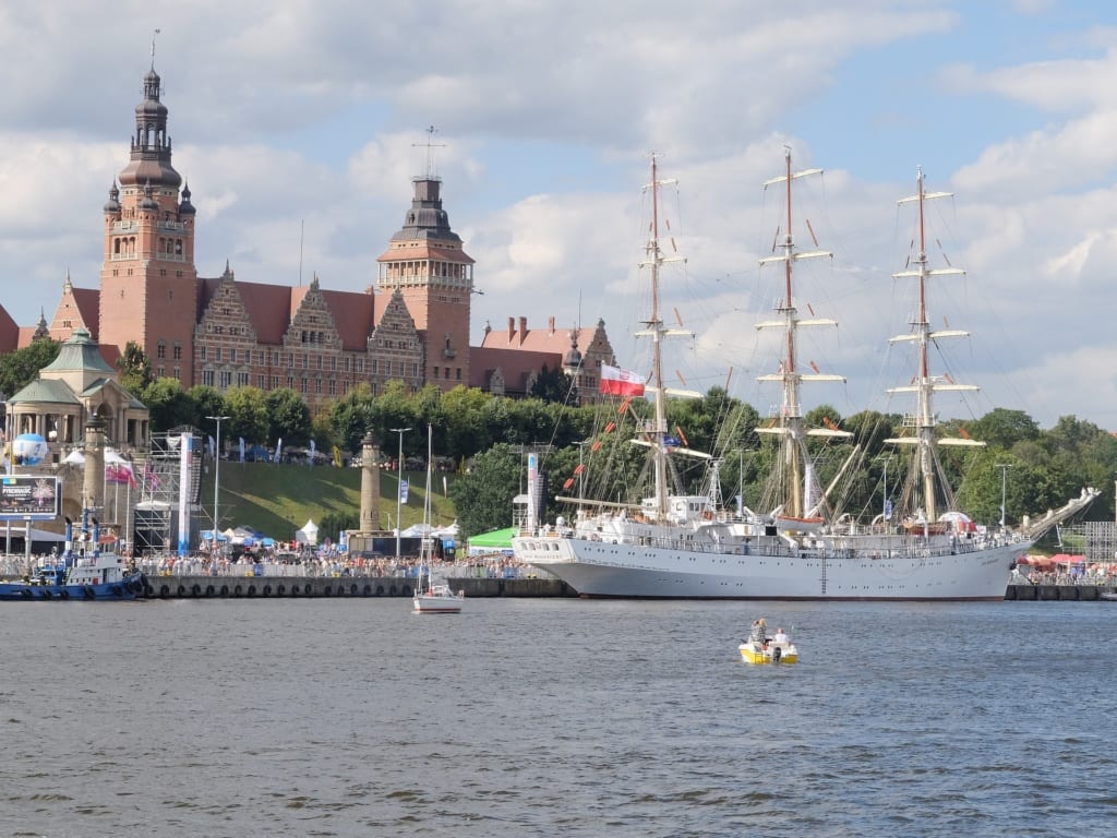 Dawna nazwa Wałów chrobrego to Taras Hakena, Szczecin