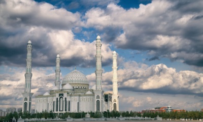 Biały pałac, meczet sułtana Hazreta w Nur-Sultan, Kazachstan