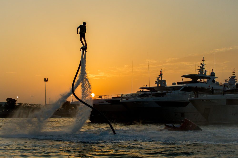 Flyboarding w Dubaju, fot. Bosckie Shutterstock