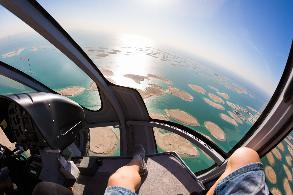 Lot helikopterem w Dubaju, fot. M101Studio Shutterstock